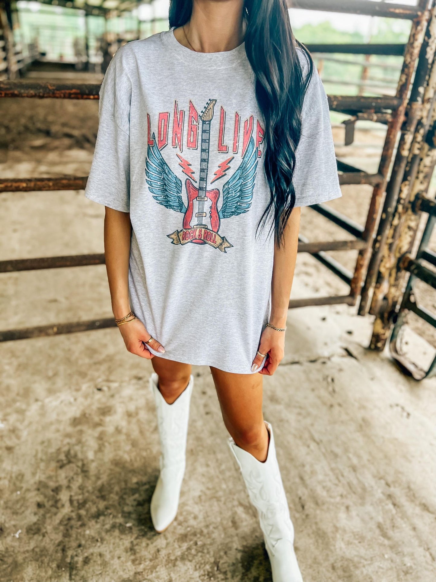 One Love Winged Guitar Graphic Tee – Vintage Western Rock Style T-Shirt